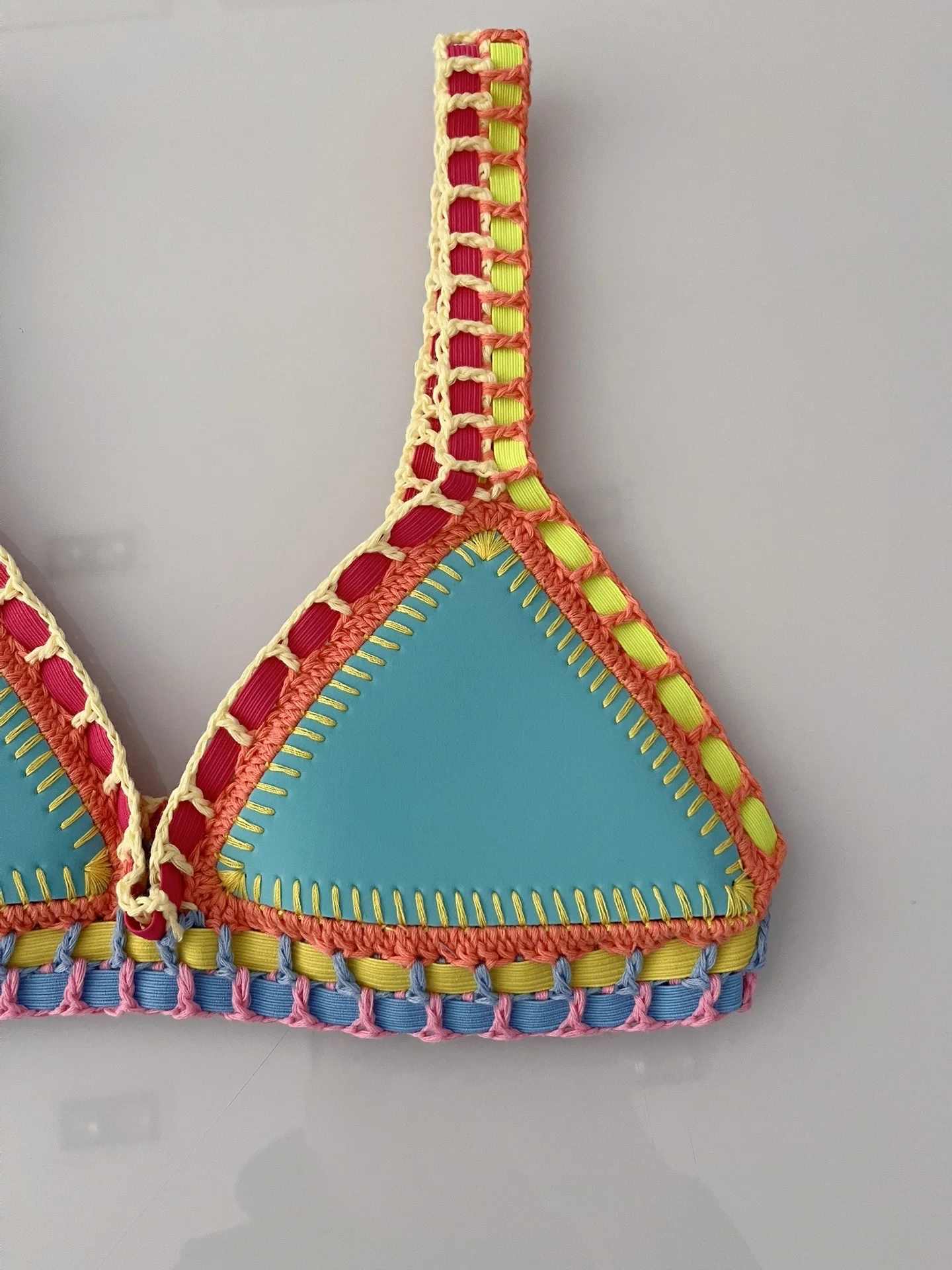 Бирюзовый женский сексуальный неопреновый треугольный купальник - Фотография_6