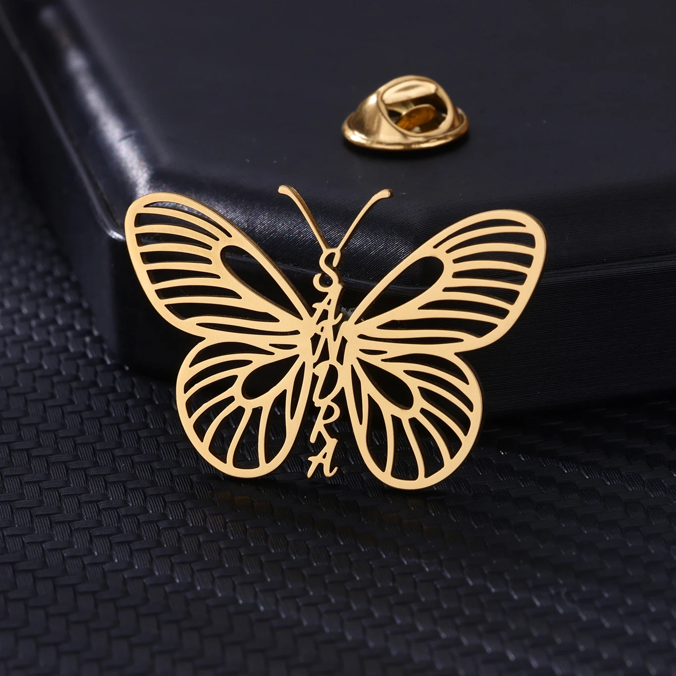 Броши с именем бабочки на заказ для женщин и мужчин - Фотография_3