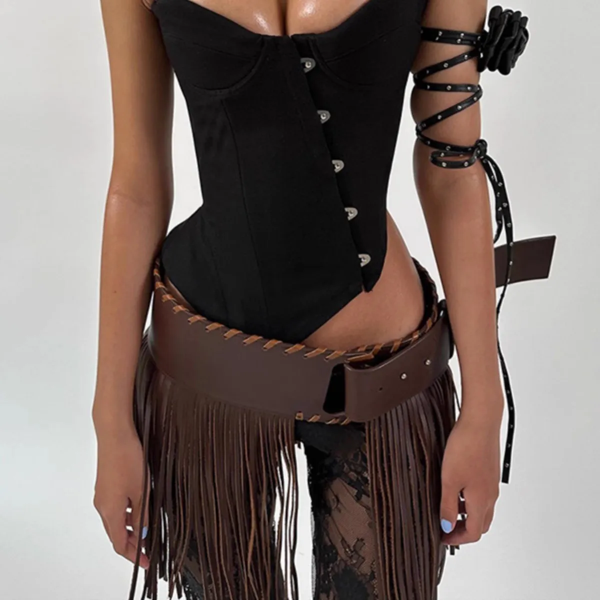 Женский широкий ремень с кисточками в стиле панк