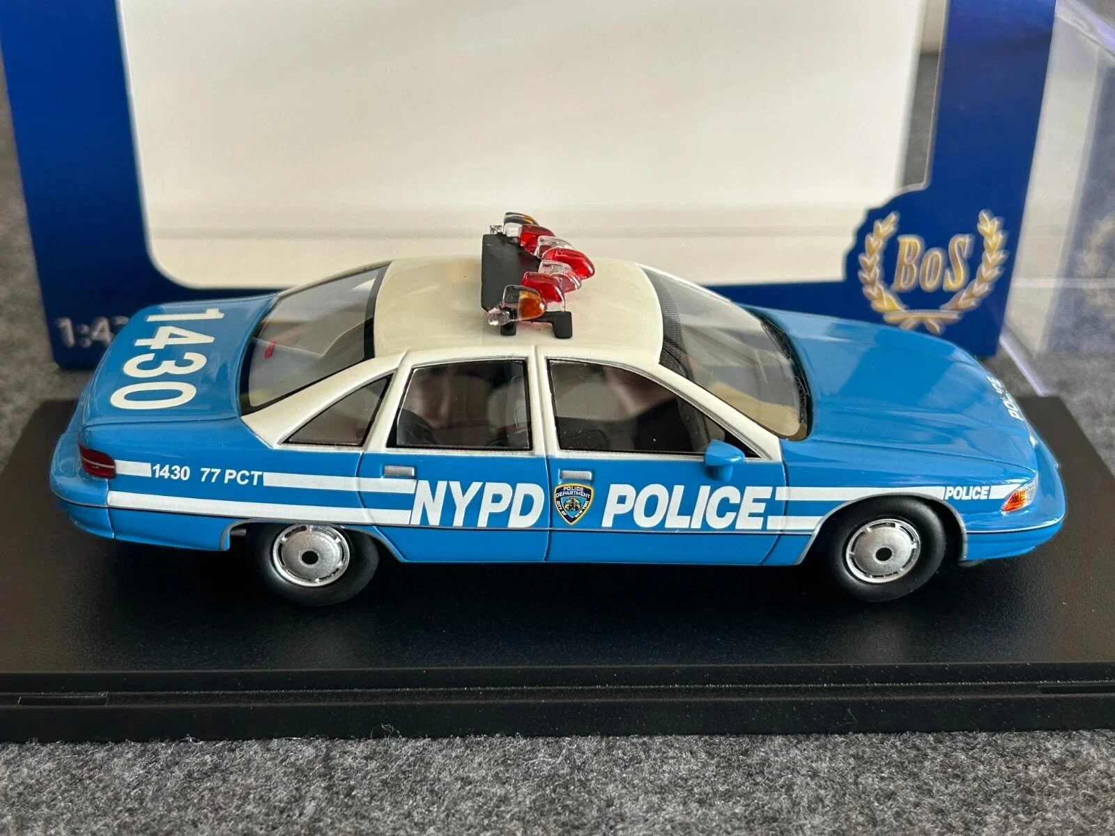 Bos 1:43 caprice sedan американский - Фотография_4
