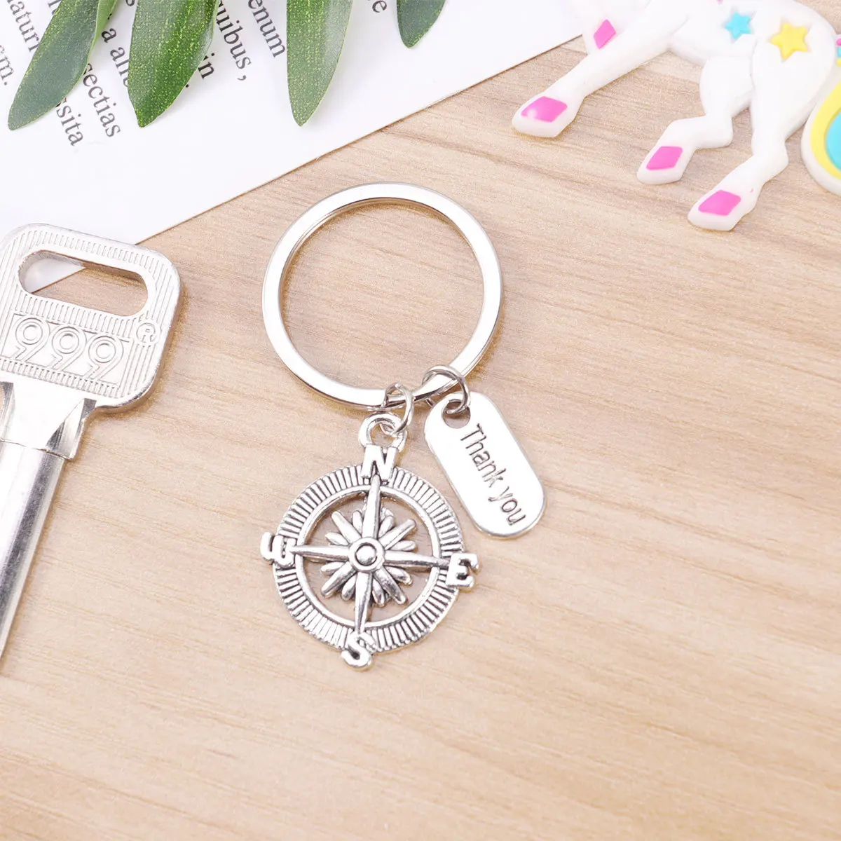 Брелок с компасом