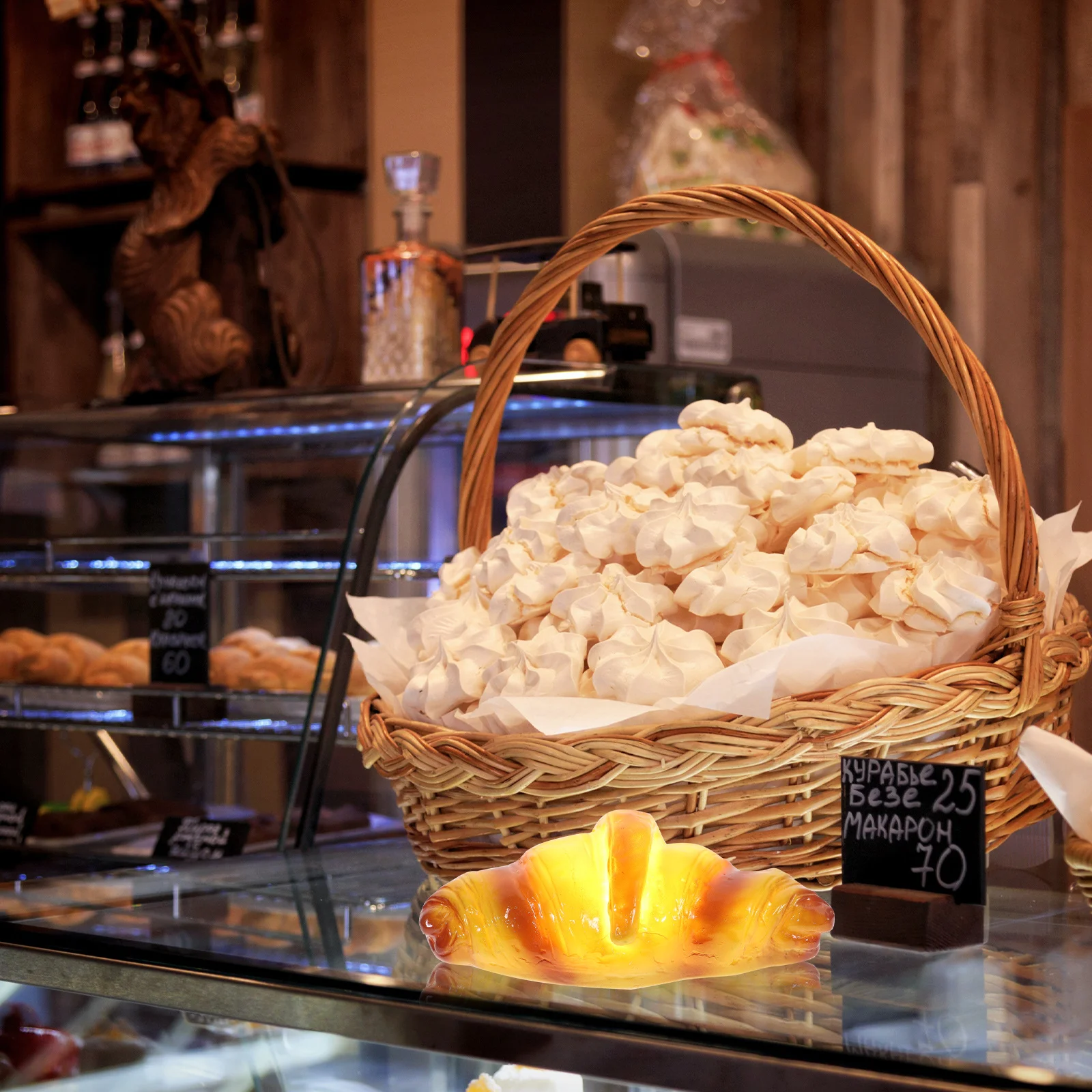 Лампа для хлеба с круассаном