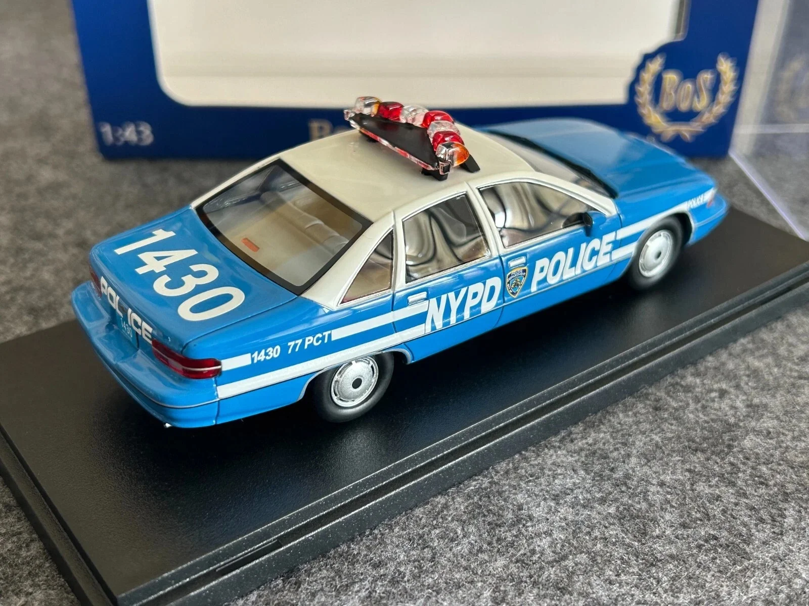 Bos 1:43 caprice sedan американский - Фотография_6