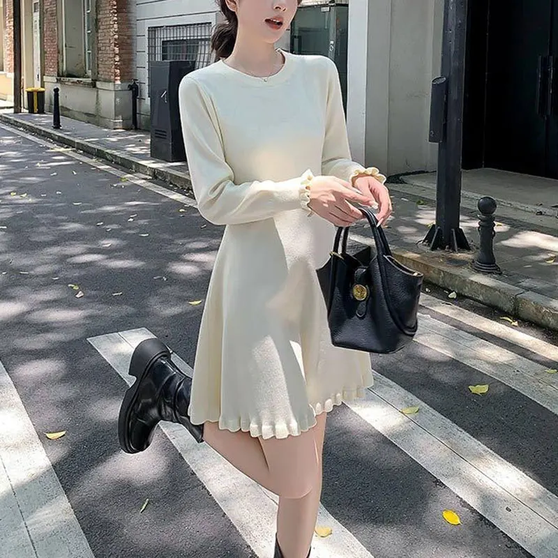 Базовые однотонные платья женская