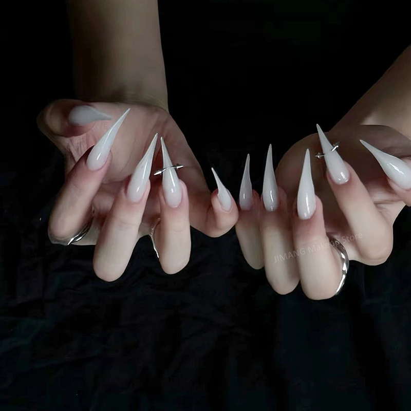 Длинные ногти в форме дракона - Фотография_3