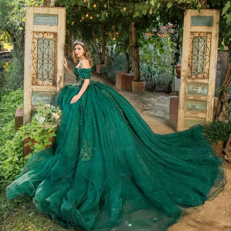 Блестящие черновато-зеленые платья - Фотография_4