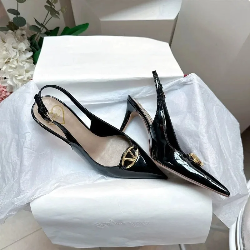 Черные босоножки на каблуке из лакированной кожи - Фотография_2