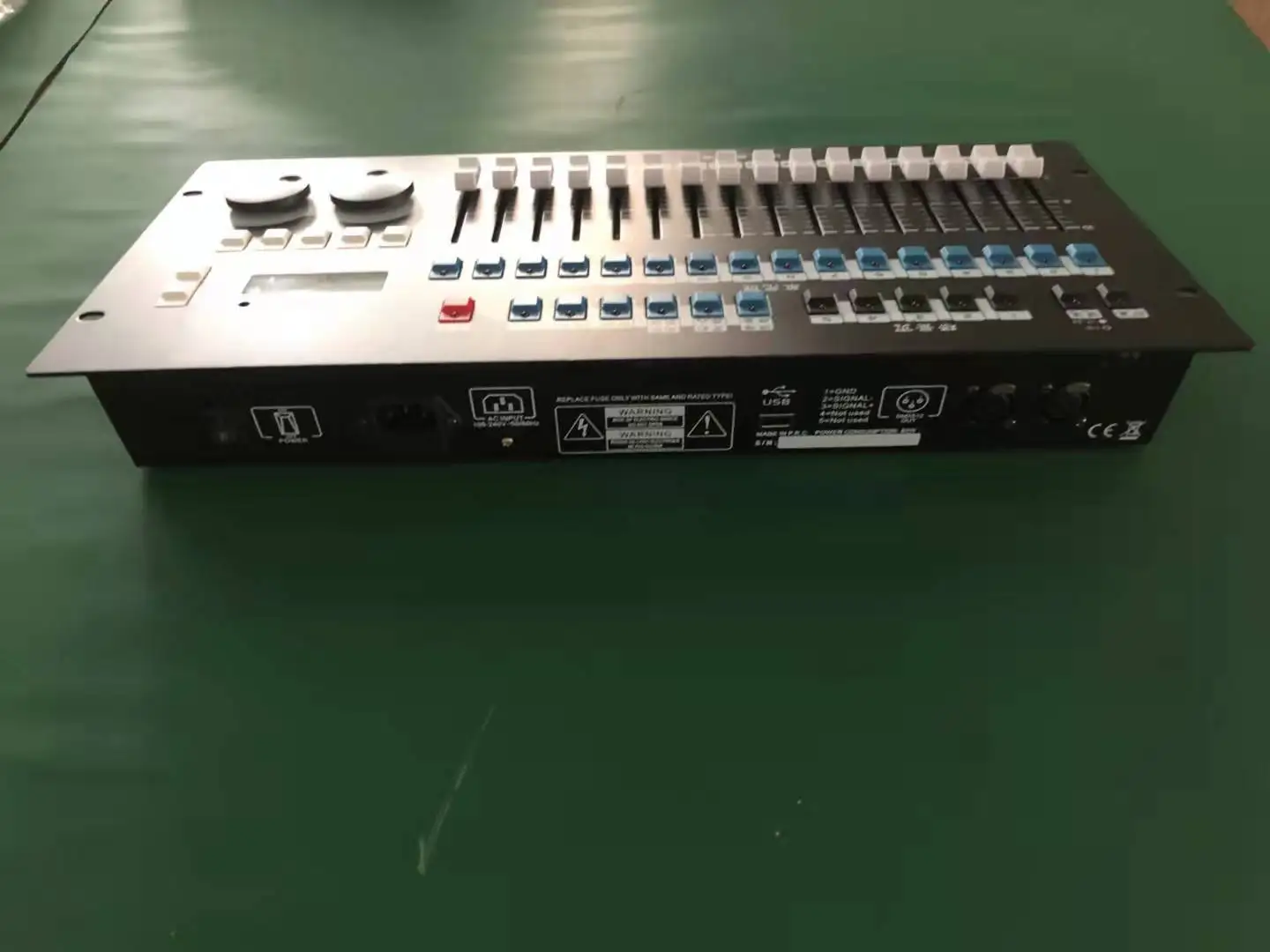 Компьютерная осветительная консоль серии 256 - Фотография_3