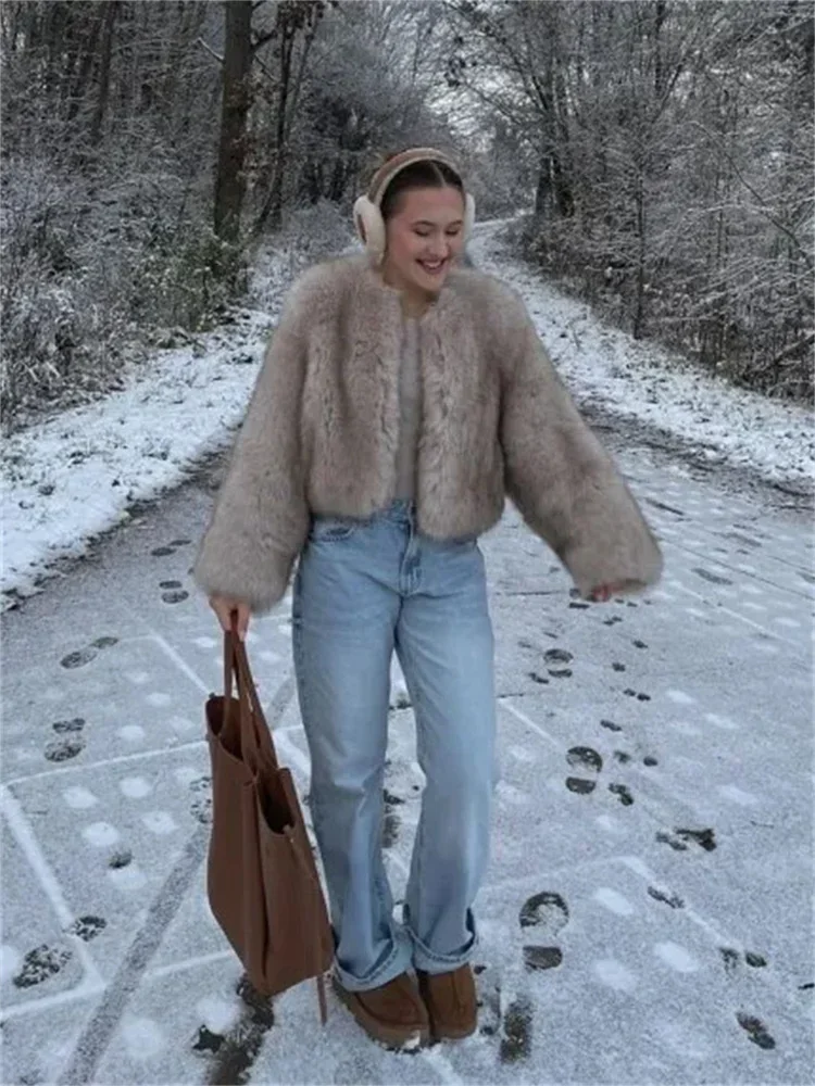 Модное пушистое пальто из искусственного меха для женщин - Фотография_4