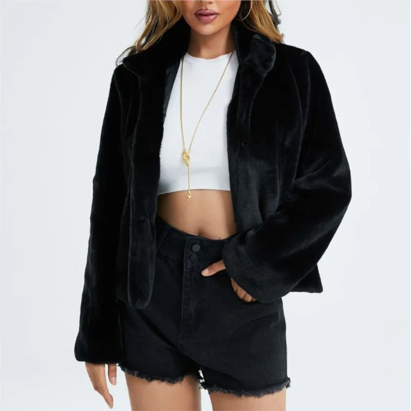 Черно-белая шуба из искусственного кроличьего меха - Фотография_2