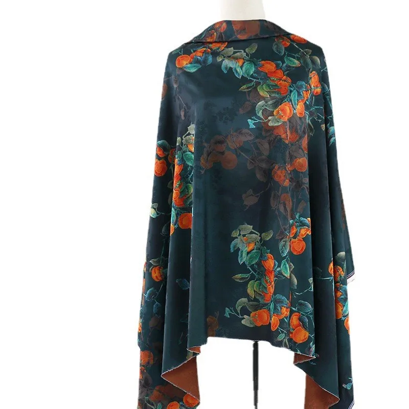 Красное марлевое платье с цветочным принтом - Фотография_5