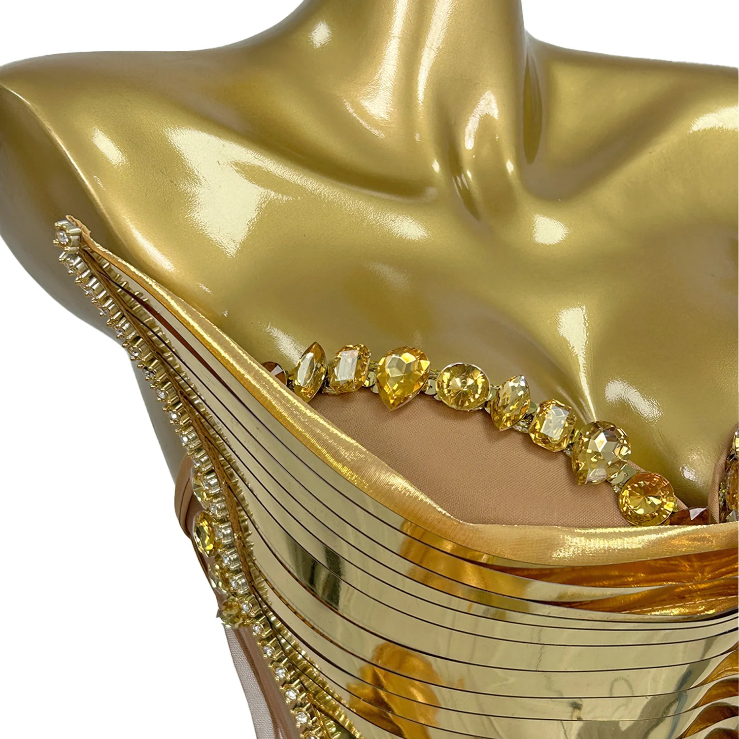 Облегающее платье для выпускного вечера с золотыми линзами - Фотография_5