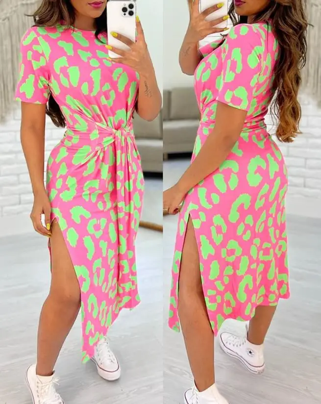 Модное женское платье с леопардовым принтом