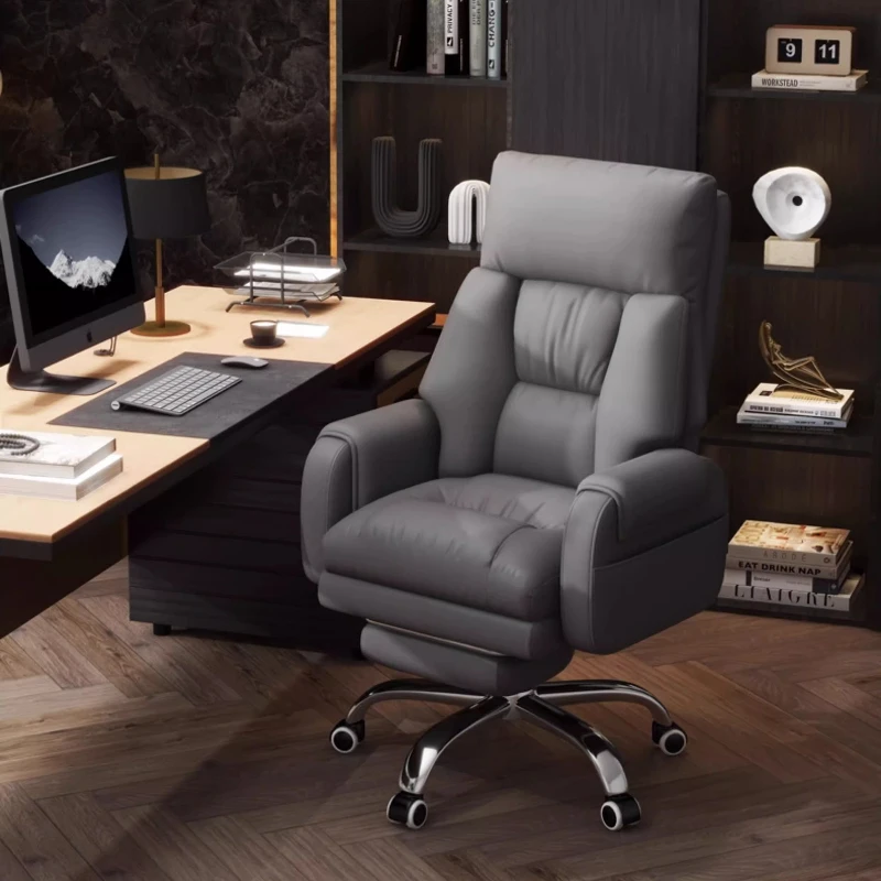 Кожаное вращающееся офисное кресло