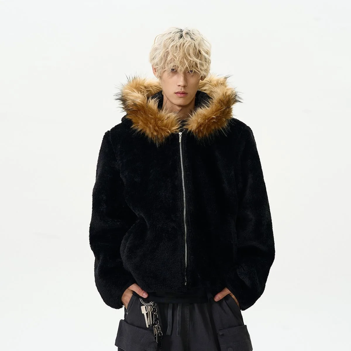 Теплая и холодостойкая куртка в молодежном стиле