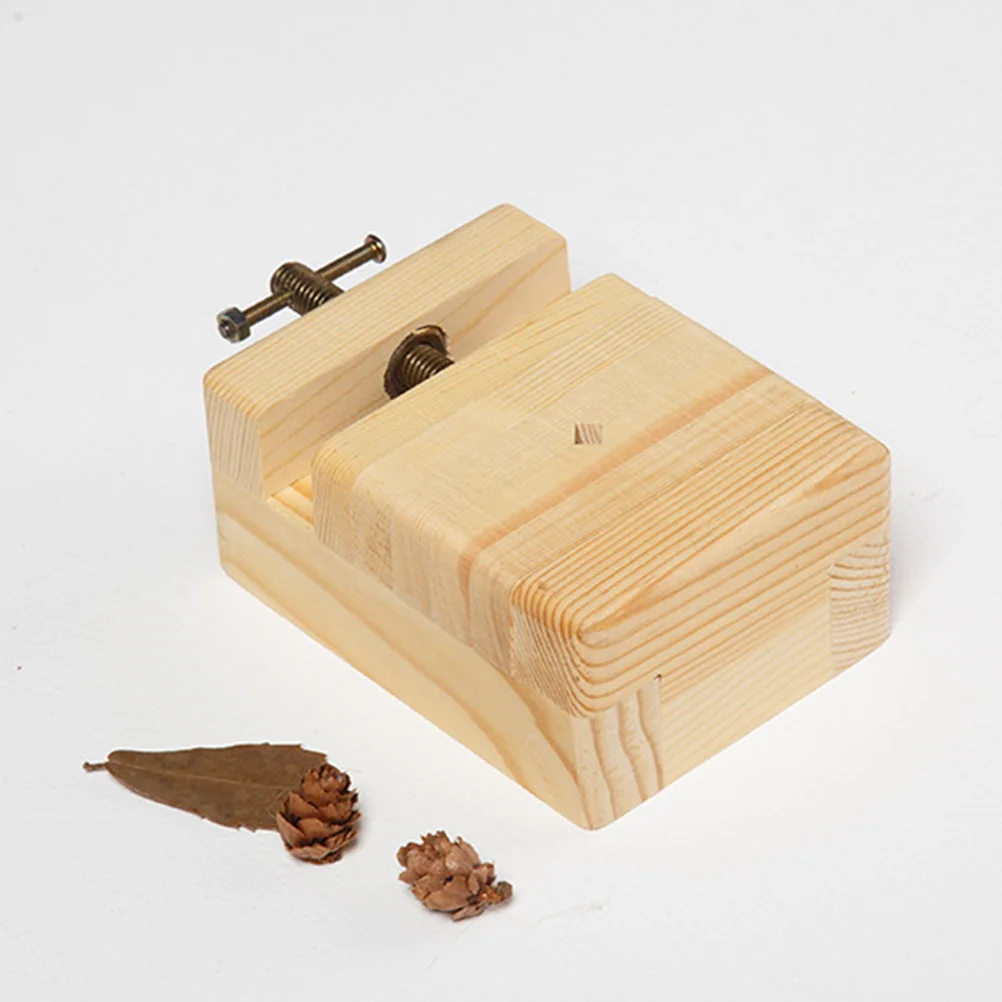 Деревянный зажим для резьбы 9