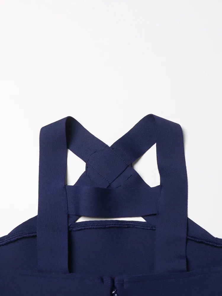 Женское однотонное мини-платье с v-образным вырезом - Фотография_5