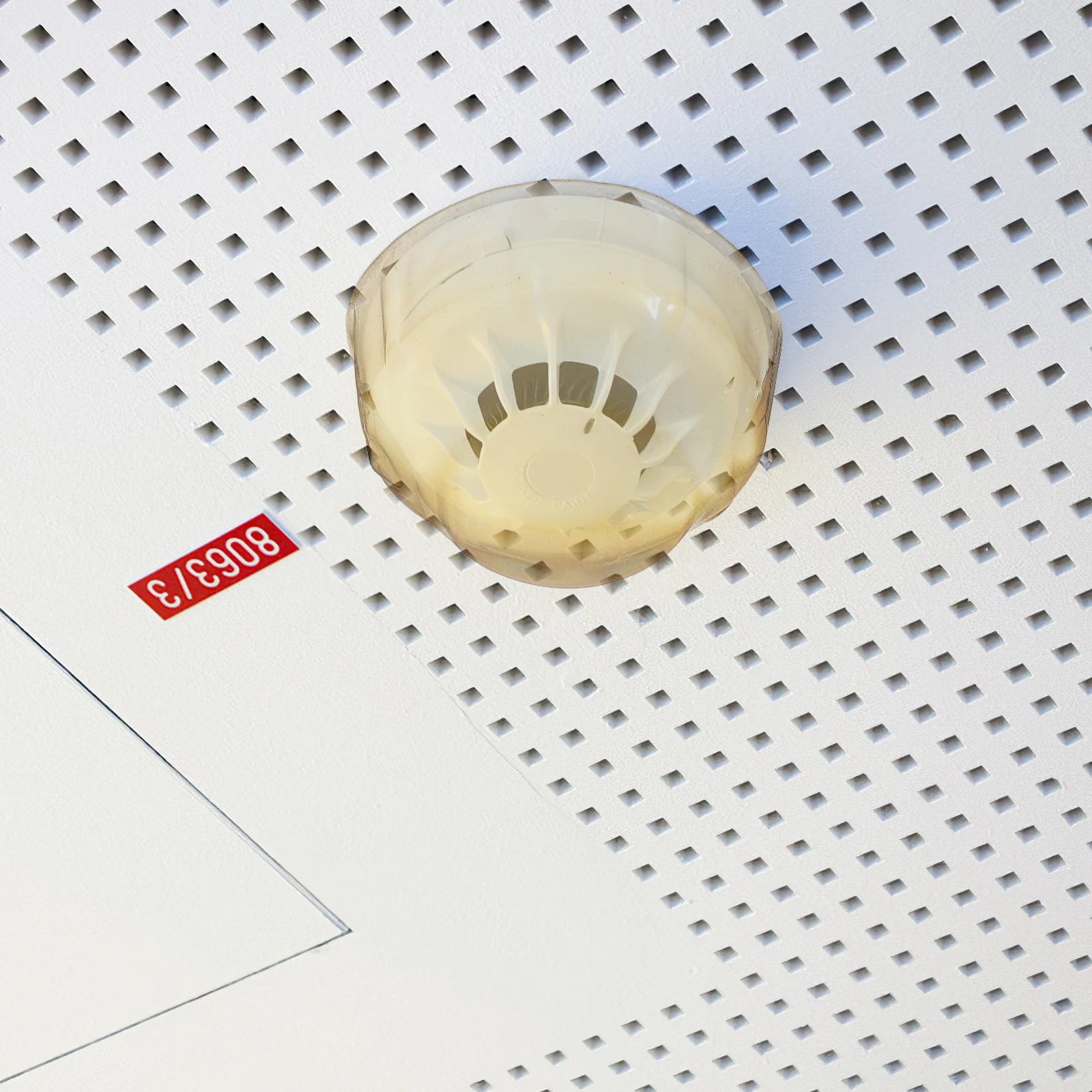 Крышка с отверстиями