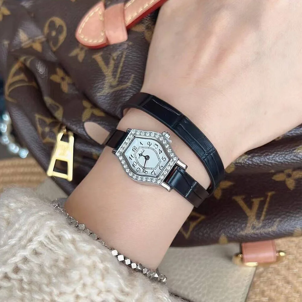 Элегантные женские наручные часы