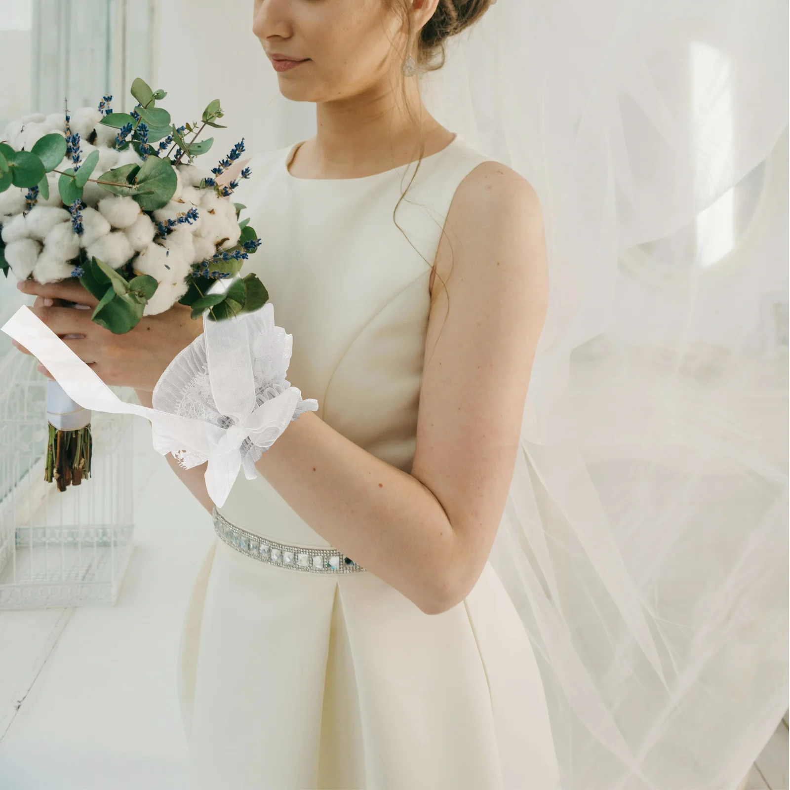 1 пара кружевных манжетов на запястьях с цветочными рюшами и бантом - Фотография_4