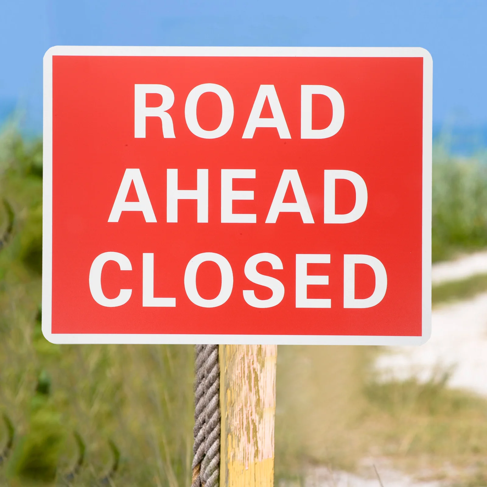 Дорожный закрытый знак