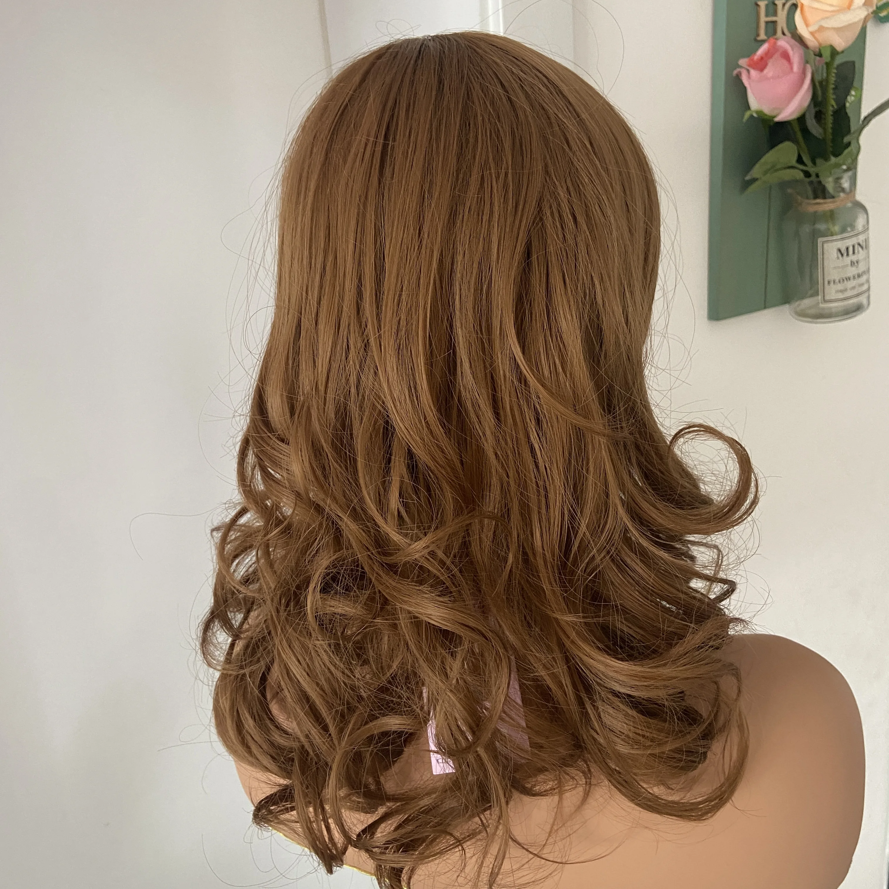 Волнистый синтетический парик с челкой для женщин - Фотография_4