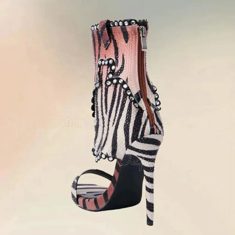 Сандалии с принтом зебры и стразами - Фотография_2