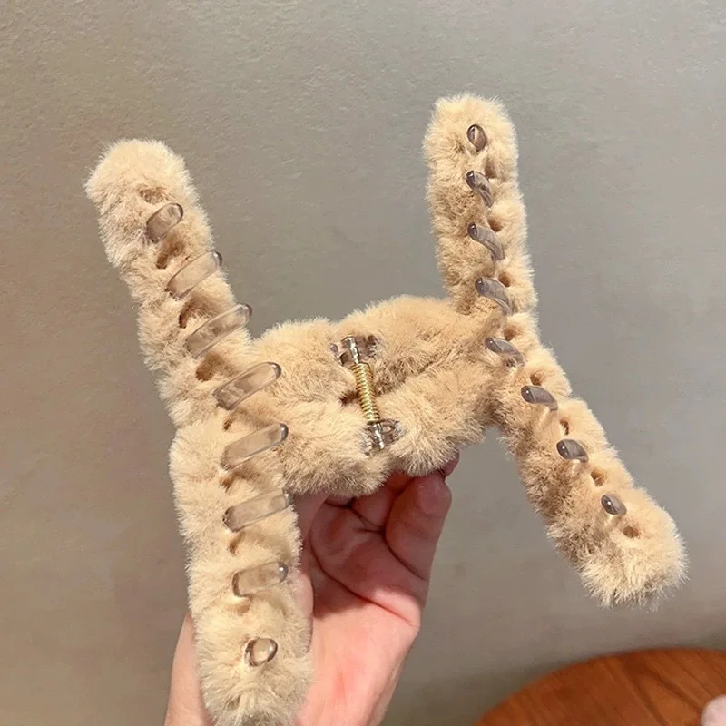 Осенне-зимняя плюшевая заколка для женщин - Фотография_4