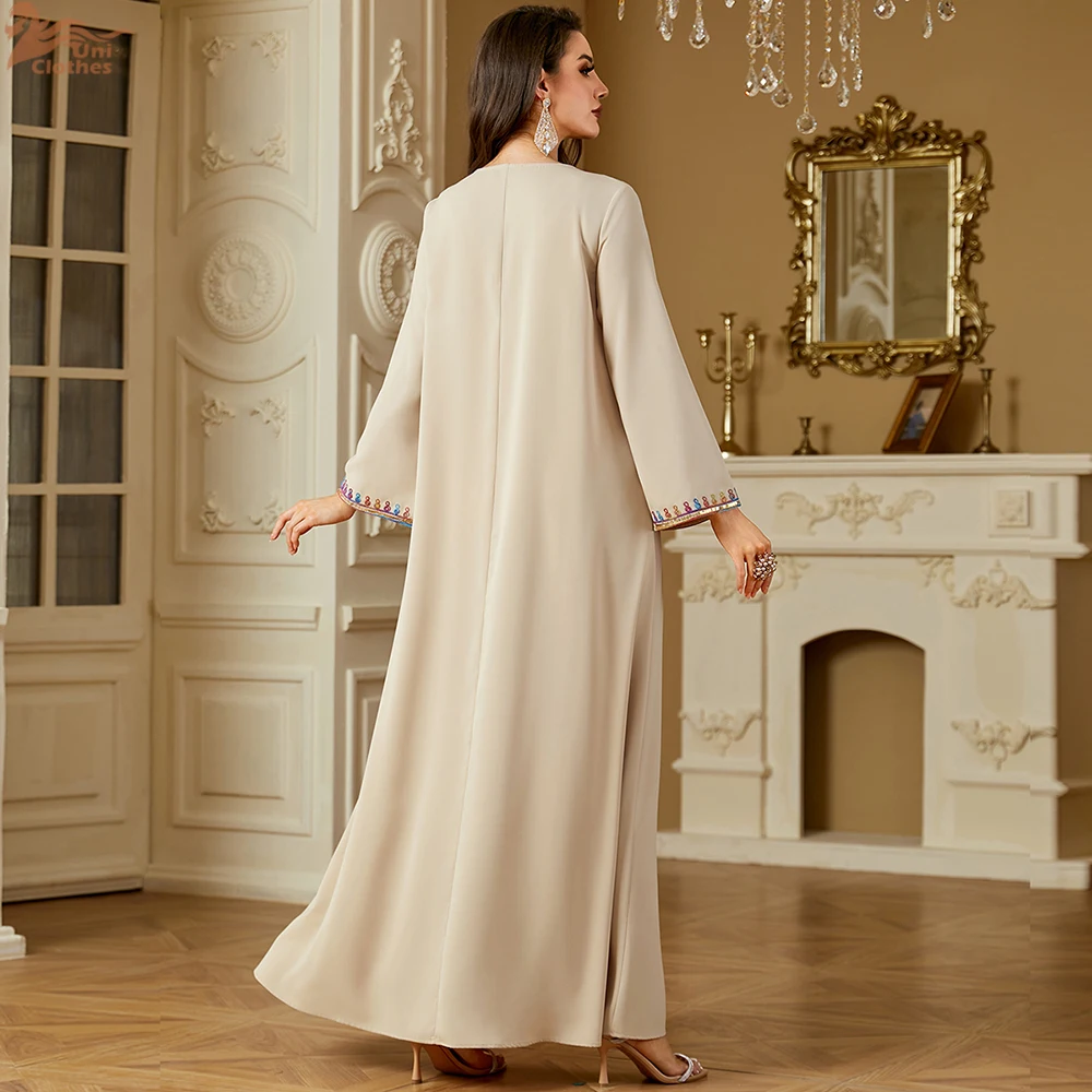 Мусульманское элегантное женское вечернее платье с вышивкой - Фотография_2