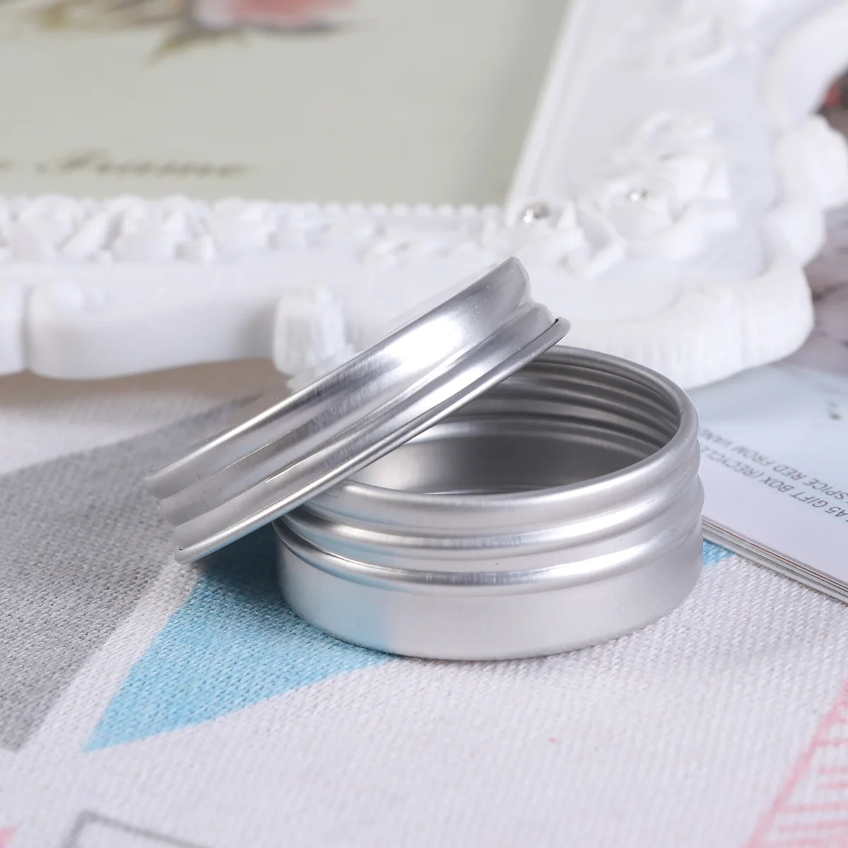 Алюминиевая банка с завинчивающейся крышкой