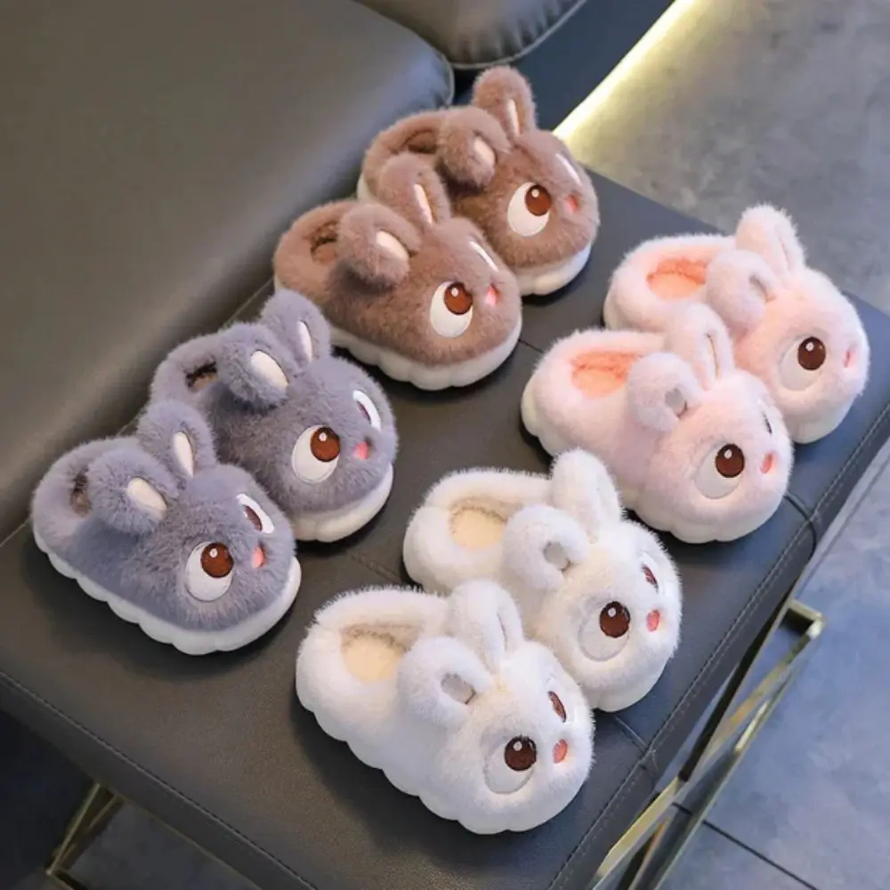 Удобные теплые тапочки с кроликом на плоской подошве