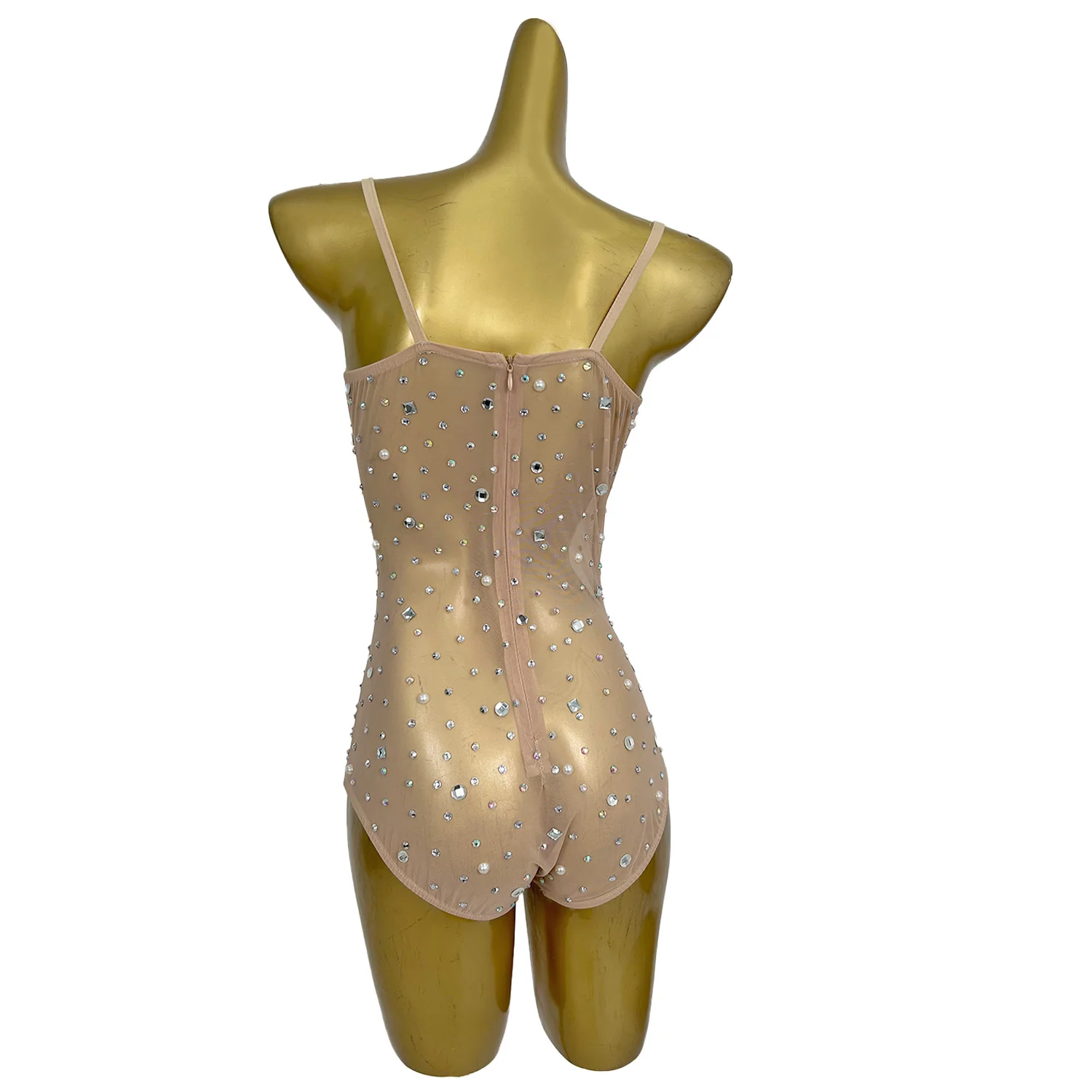 Сверкающий комбинезон со стразами на бретельках - Фотография_4