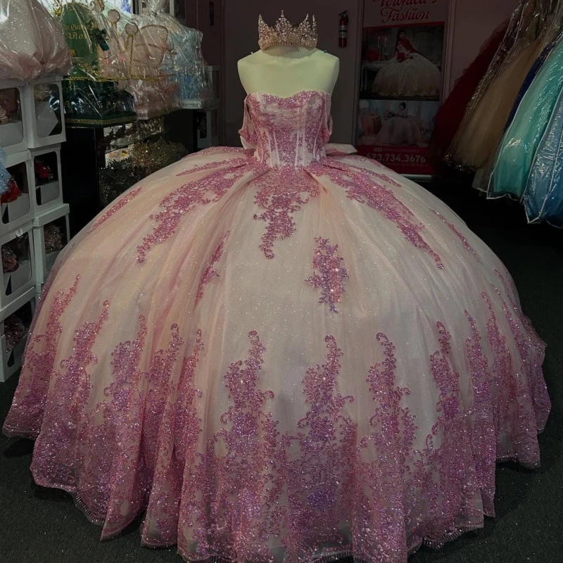 Розовое блестящее бальное платье