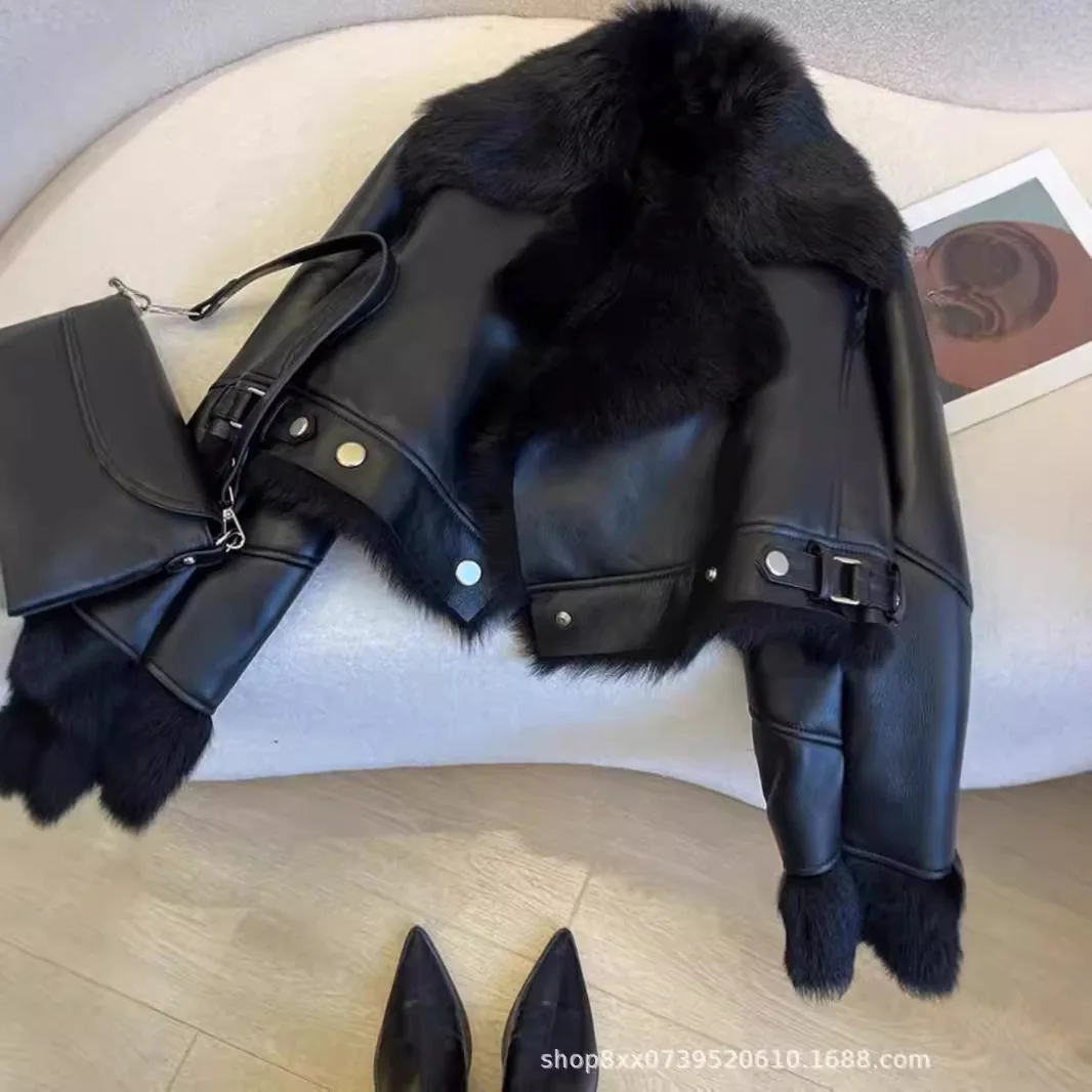 Пальто из искусственной кожи