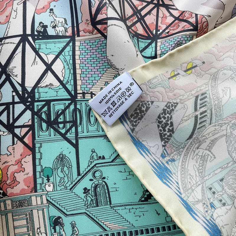 Роскошный дизайнерский шелковый шарф с лошадью - Фотография_3