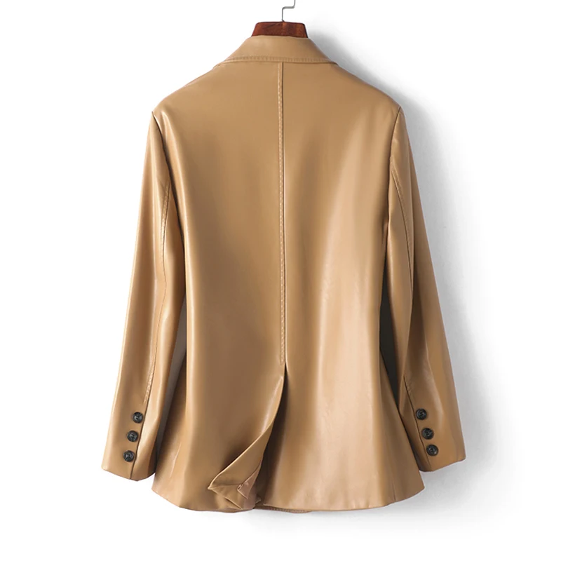 Женский двубортный блейзер на пуговицах - Фотография_4