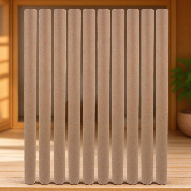 Коричневые картонные трубки для упаковки плакатов