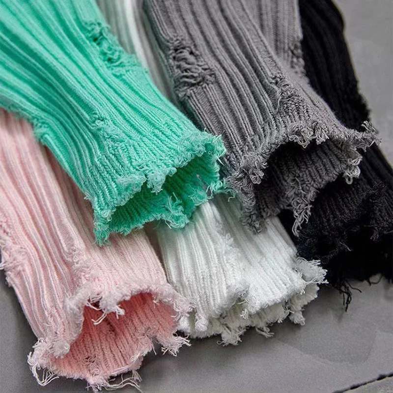 Носки с рваными отверстиями - Фотография_3