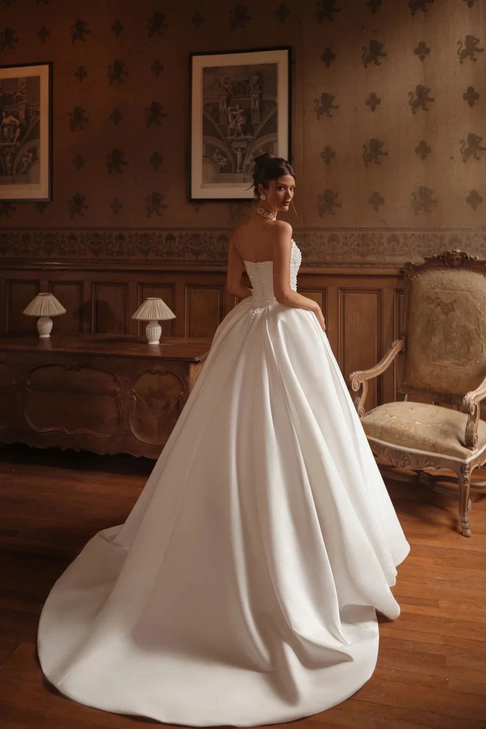 Элегантное белое атласное свадебное платье по индивидуальному заказу - Фотография_2