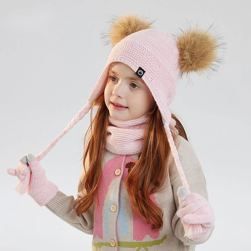 Зимние детские шапки с помпонами - Фотография_4