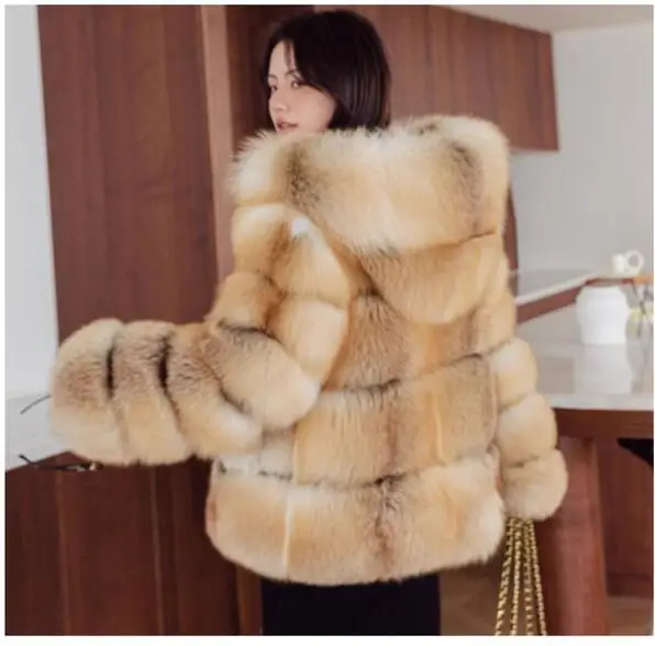 Женская шуба с капюшоном - Фотография_6