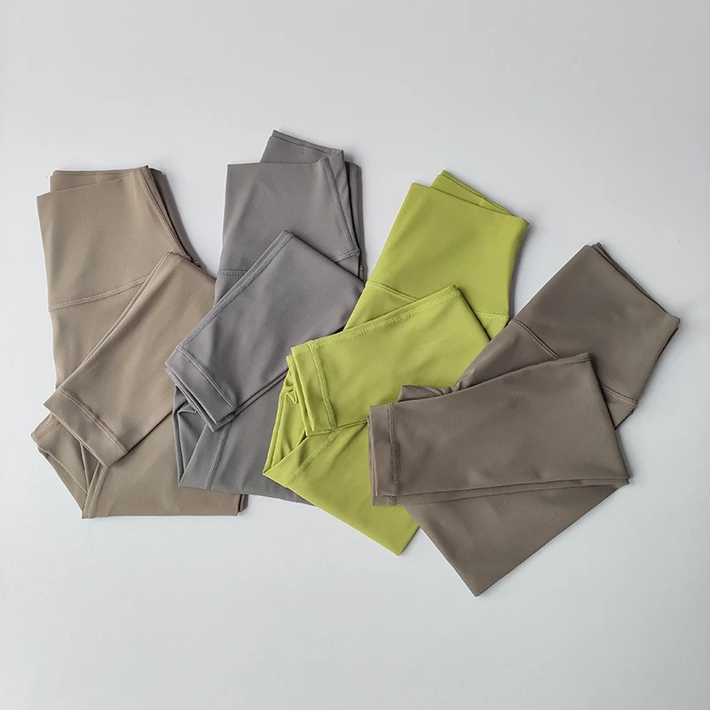 Карманные спортивные брюки телесного цвета для йоги
