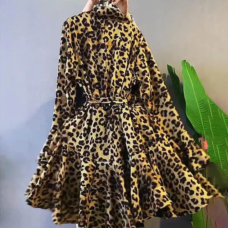 Платье-мини с v-образным вырезом - Фотография_3