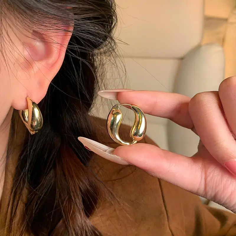 Корейские модные серьги u золотого цвета для женщин - Фотография_5