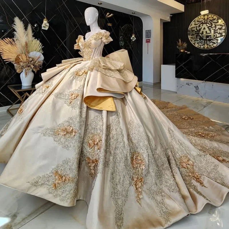 Платье quinceanera с открытыми