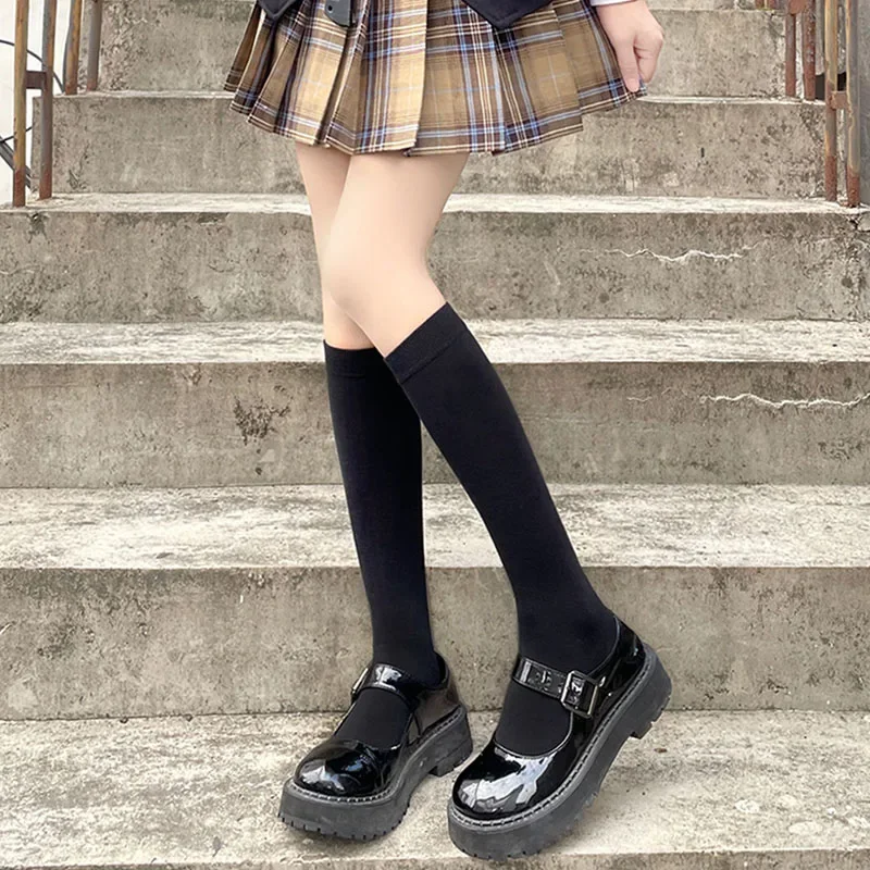 Solid color black white long socks - Фотография_5