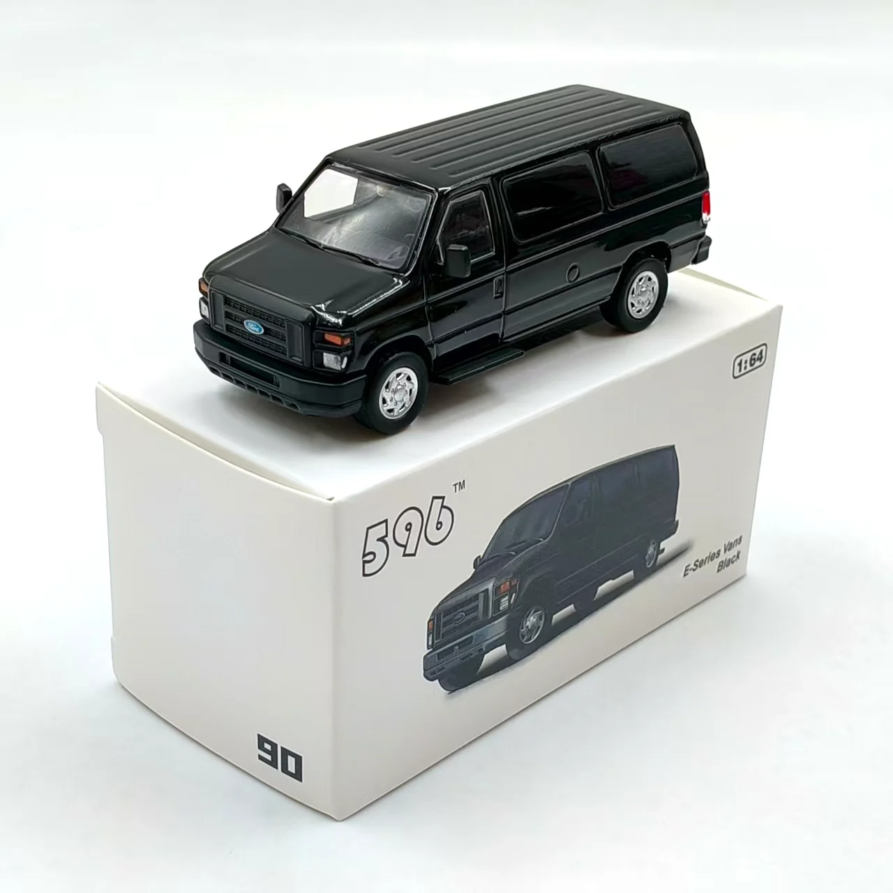 596 1:64 e350 van черная модель