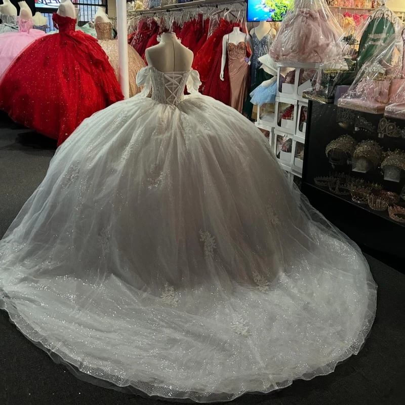 Белое блестящее бальное платье quinceanera - Фотография_2