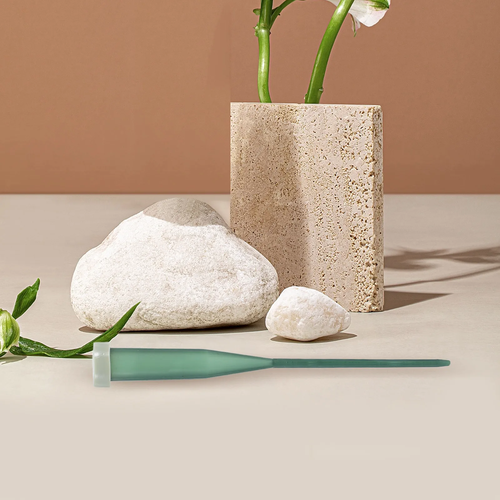 Трубочки для воды с свежими цветами