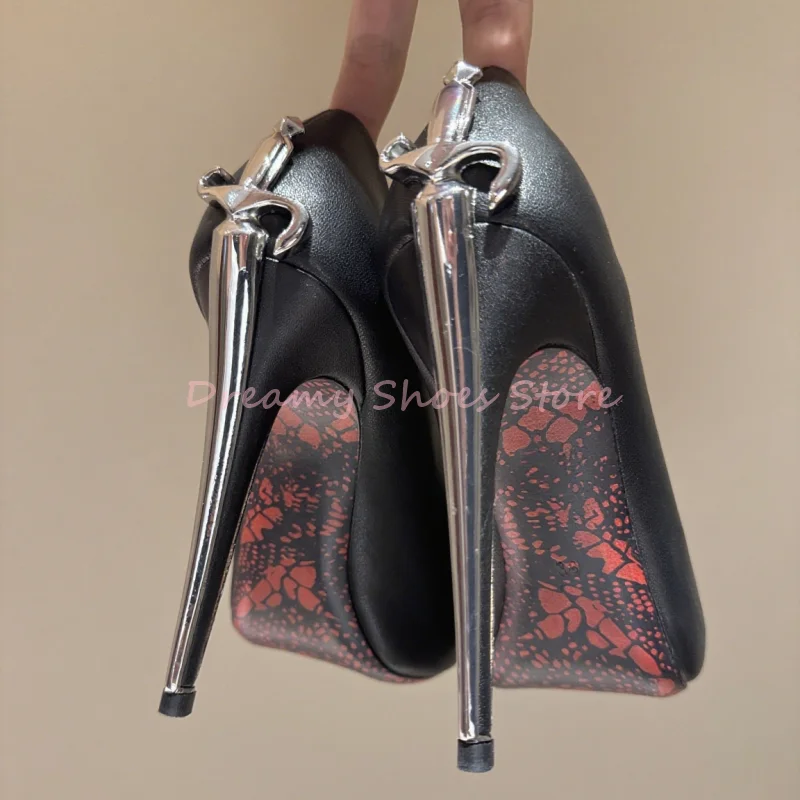 Черные кожаные туфли-лодочки на шпильке в форме меча - Фотография_4